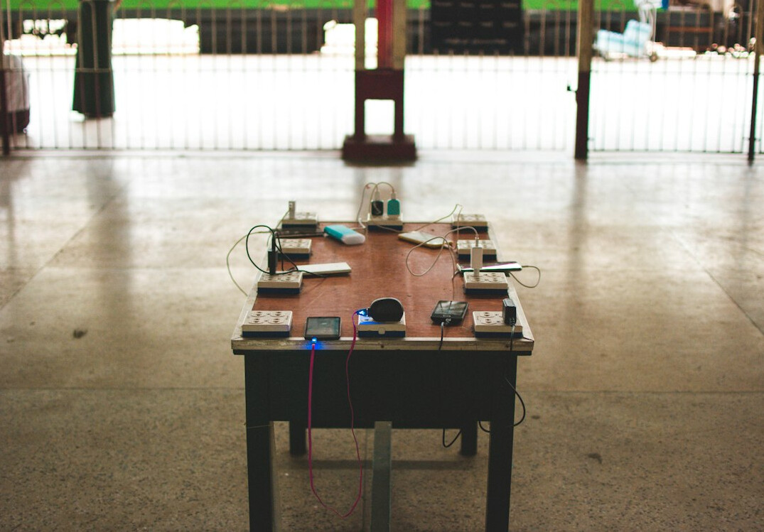 Media training session with journalists around a table
